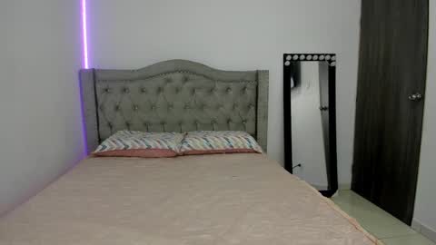 Snapshot of emilydauz chatting on January 7, 6:05 am Camila online show from January 7, 6:05 am