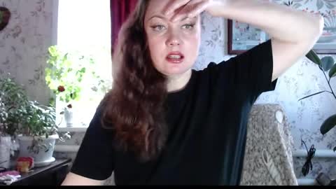 EmilyDoth online show from April 11, 5:45 am