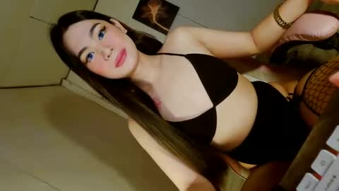 ariane online show from April 15, 8:06 am