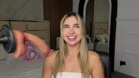 Emily Hendrix online show from February 15, 8:54 pm