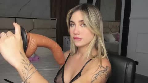 Emily Hendrix online show from February 24, 6:47 pm