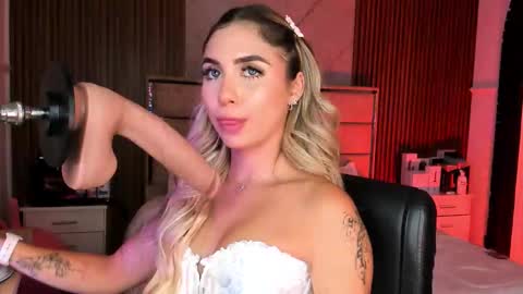 Emily Hendrix online show from September 18, 8:46 pm