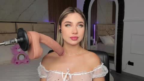 Emily Hendrix online show from March 3, 7:39 pm