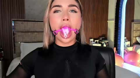 Emily Hendrix online show from September 20, 8:56 pm