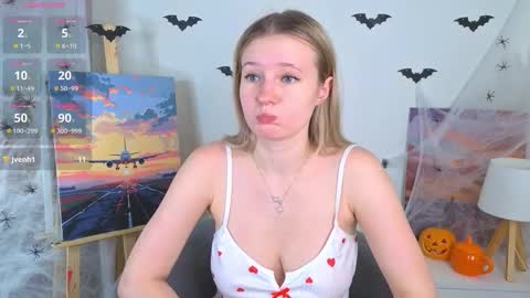 Snapshot of emilyhewell chatting on October 22, 1:09 am Emi online show from October 22, 1:09 am