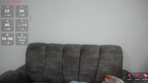 Snapshot of emilyhines__ chatting on October 15, 2:37 am Emilyhines online show from October 15, 2:37 am