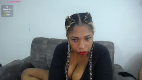 Snapshot of emilyhines__ chatting on October 12, 2:26 am Emilyhines online show from October 12, 2:26 am