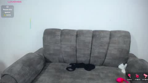 Snapshot of emilyhines__ chatting on October 7, 2:29 am Emilyhines online show from October 7, 2:29 am