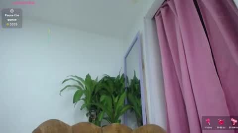 Snapshot of emilyhines__ chatting on September 22, 2:04 am Emilyhines online show from September 22, 2:04 am