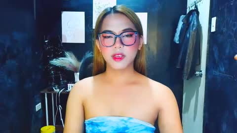 emilyhotasian online show from April 17, 8:28 am