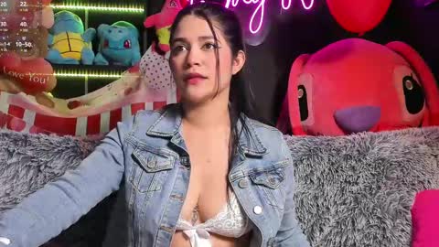 Snapshot of emilyjhonson_1 chatting on February 22, 1:35 pm Emily Jhonson online show from February 22, 1:35 pm
