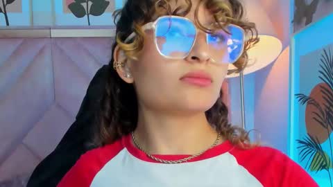 Emilyjonnes  online show from March 13, 8:45 pm