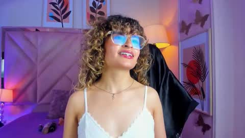 Emilyjonnes  online show from March 24, 9:32 pm