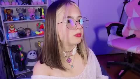 Snapshot of emilykarterr chatting on September 18, 5:17 pm VALEEEN online show from September 18, 5:17 pm