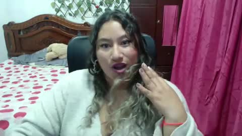 Snapshot of emilylove14 chatting on January 4, 3:18 am Emily Cortez online show from January 4, 3:18 am