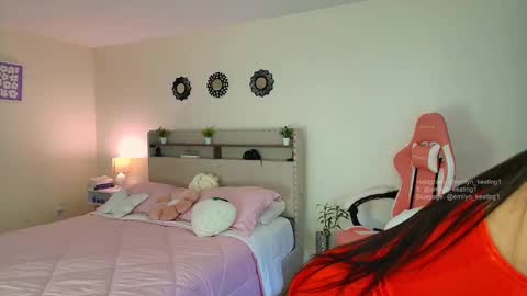 Em online show from March 8, 2:01 am