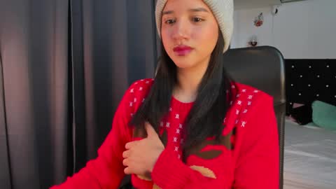 emilyrousex online show from December 23, 3:22 pm