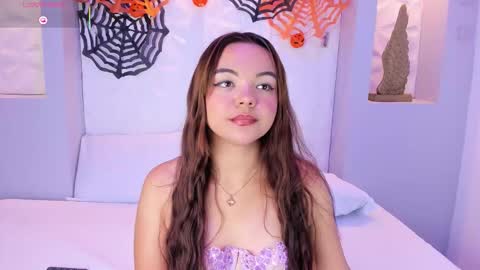 Snapshot of emilyrouss_ chatting on October 22, 6:31 pm EMILY online show from October 22, 6:31 pm
