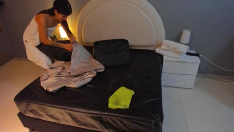 EMILY online show from March 8, 2:04 am