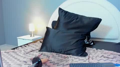 EMILY online show from November 5, 8:00 pm