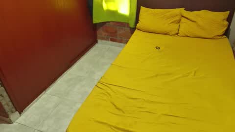 Emma online show from April 3, 9:33 pm