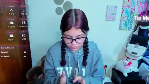 emma_boo_ online show from December 4, 9:25 pm