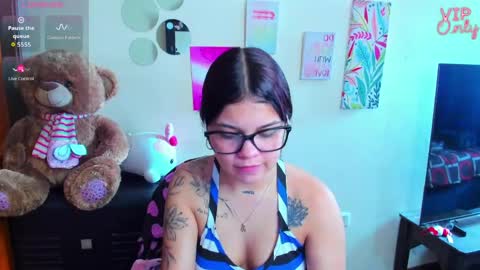 emma_boo_ online show from May 23, 6:15 pm