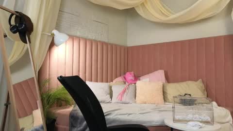 emma_chaser online show from April 15, 1:42 am