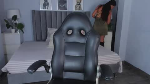 Emma online show from October 4, 7:00 pm