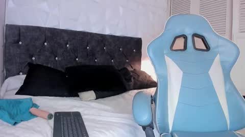 emma_dl2 online show from March 7, 8:33 pm