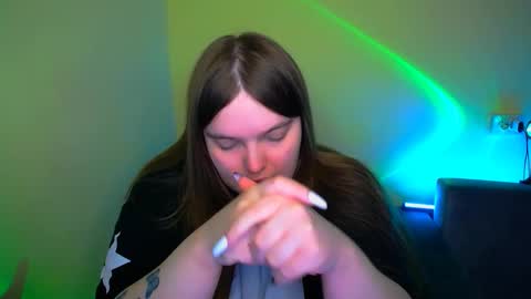 Snapshot of emma_dorn chatting on September 19, 7:28 pm Eva online show from September 19, 7:28 pm