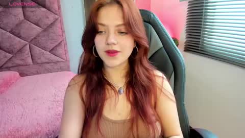 Snapshot of emma_ford1 chatting on January 3, 4:59 pm Emma  online show from January 3, 4:59 pm