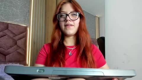 Snapshot of emma_ford1 chatting on February 2, 9:40 am Emma  online show from February 2, 9:40 am