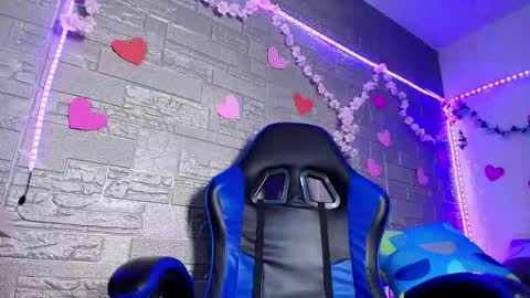 Emma Miel  online show from November 26, 1:36 am