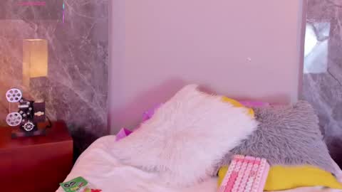 Snapshot of emma_hunter_ chatting on September 19, 4:16 am Emma online show from September 19, 4:16 am