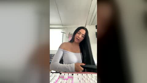 emma_johnson_ online show from June 4, 4:13 pm