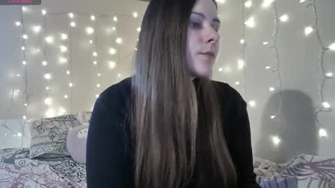 emma_just online show from December 17, 2:35 pm