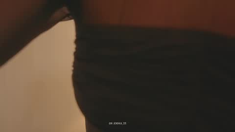 emma_lu1 online show from March 26, 3:50 pm