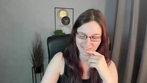 emma online show from March 27, 8:26 am