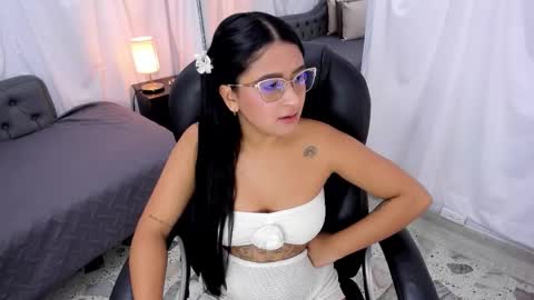 emma_morrison online show from October 10, 1:44 am
