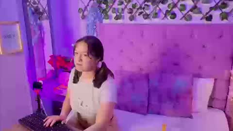 Emma online show from March 19, 8:58 pm