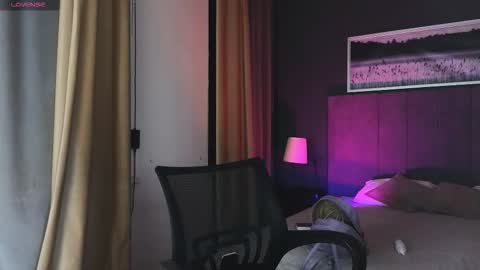 Snapshot of emma_razoom chatting on October 14, 1:52 am Emma Razumovskaya online show from October 14, 1:52 am