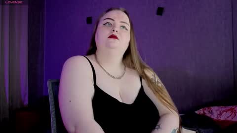 Snapshot of emma_razoom chatting on September 23, 10:05 pm Emma Razumovskaya online show from September 23, 10:05 pm