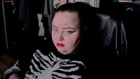 Snapshot of emma_razoom chatting on October 31, 9:15 pm Emma Razumovskaya online show from October 31, 9:15 pm