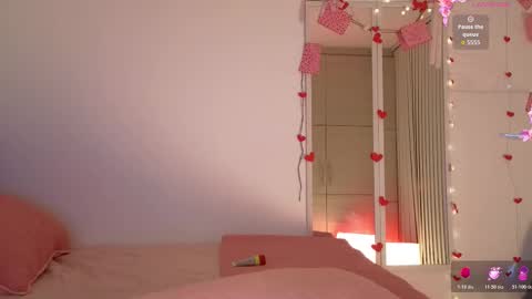 EMMA REVEES  online show from February 19, 8:35 am