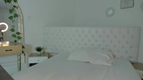 Emma online show from November 10, 2:53 pm