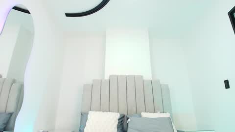 Emma online show from November 20, 1:21 pm