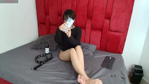 E M M A  W A  A L K E R online show from February 9, 1:03 pm