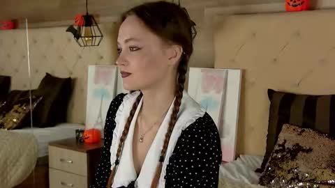 EmmaCamm online show from October 31, 1:22 pm