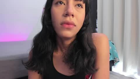 emmaclark_1 online show from May 25, 8:48 pm